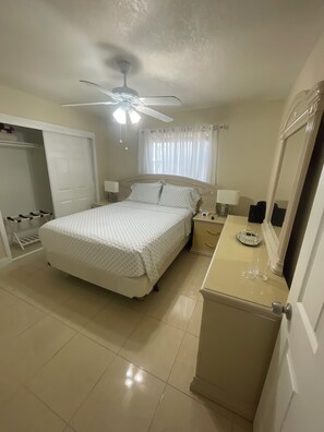 1 camera, una scrivania, ferro/asse da stiro, Wi-Fi gratuito