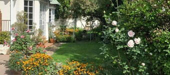 Cozy 2-bedroom townhome in charming Boksburg with WiFi