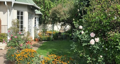 Cozy 2-bedroom townhome in charming Boksburg with WiFi