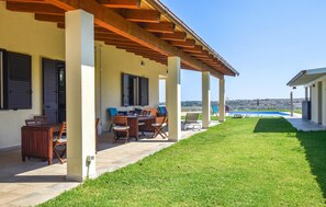Outdoor dining - 5 bedroom gorgeous home in Brucoli (Brucoli)