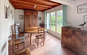 Dining - 2 bedroom gorgeous home in l'île-d'yeu (L'Île-d'Yeu)