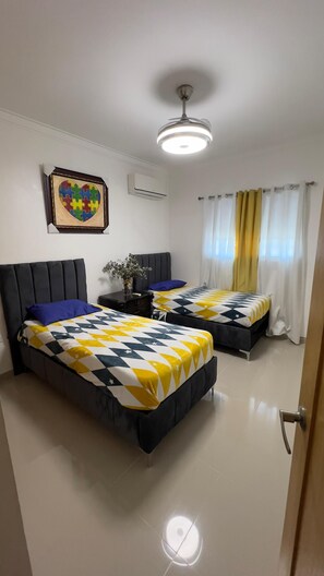 2 habitaciones, tabla de planchar con plancha y wifi gratis 