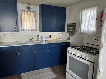 The Sportsman Cabin on Big Pine Lake! Sandy shore and amazing views await!