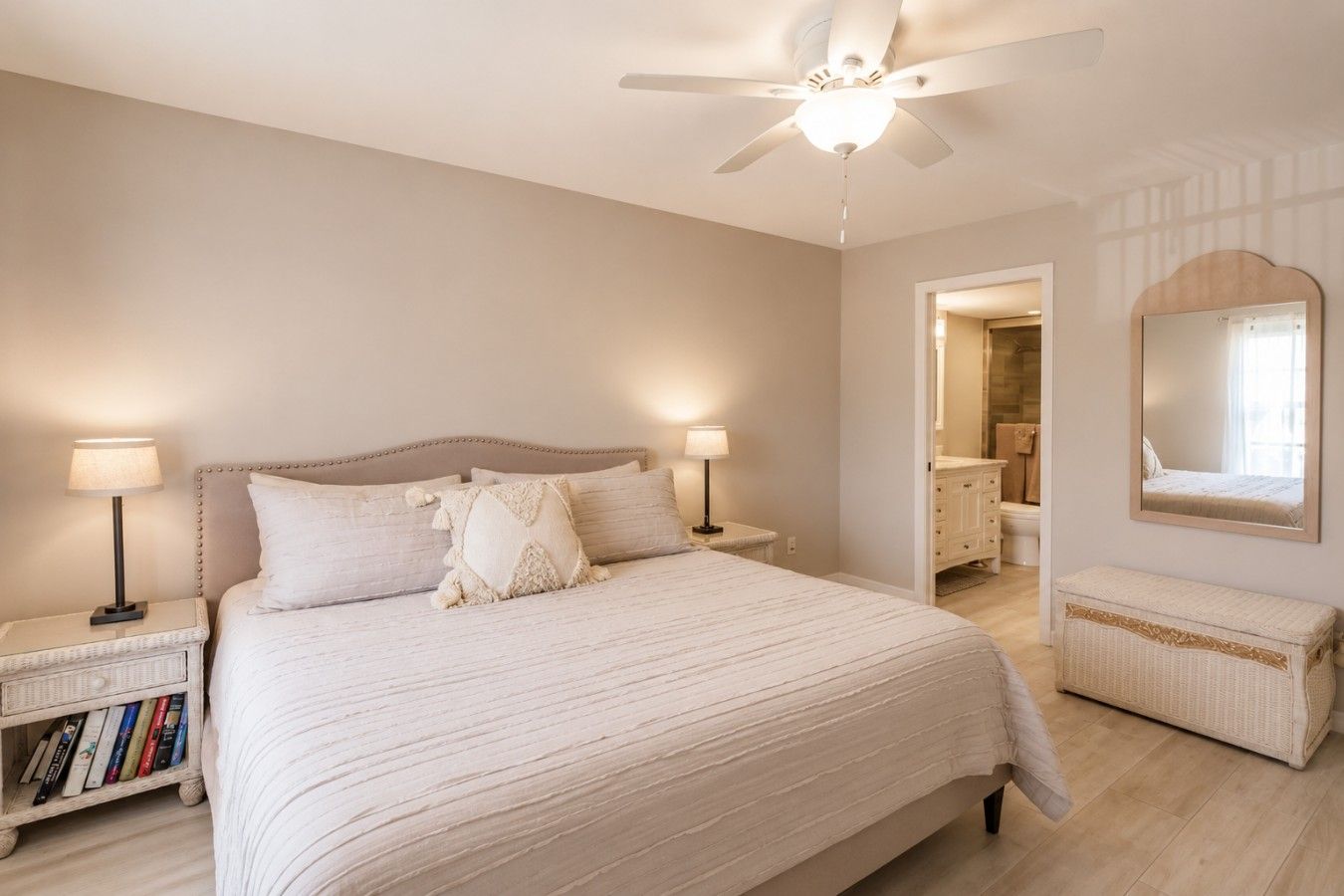 Master bedroom has ensuite + walk-in closet.