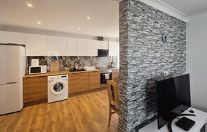 Fridge, oven, stovetop - 2 bedroom cozy home in Gardna Wielka (Gardna Wielka)