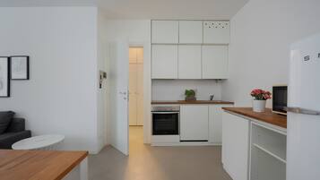 Appartamento | Cucina privata | Frigorifero, microonde, forno, piano cottura