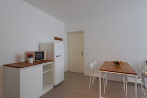 Apartment | Private kitchen | Fridge, microwave, oven, stovetop - Residence Orti 18 by Wonderful Italy (Salò)