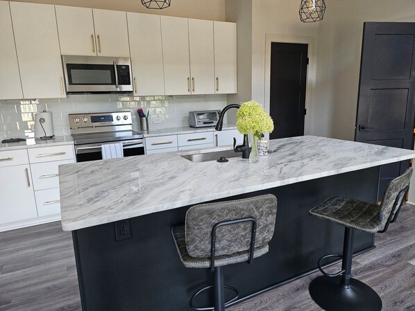 Fridge, microwave, oven, stovetop - Cozy open concept home in beautiful Davidson near Lake Norman (Davidson)