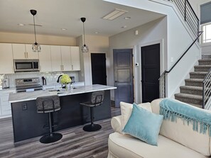 Smart TV - Cozy open concept home in beautiful Davidson near Lake Norman (Davidson)