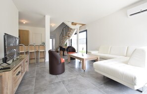 Table tennis - 4 bedroom amazing home in GRENTHEVILLE (GRENTHEVILLE)