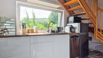 Cafetière/bouilloire, réfrigérateur, micro-ondes, lave-vaisselle