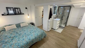 1 habitación, escritorio, tabla de planchar con plancha y wifi 