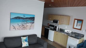 Apartment, Bay View | Private kitchen