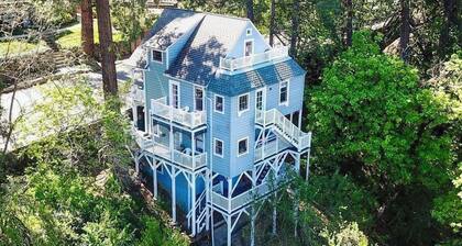 The Creekside Victorian Retreat- Charming house w/ AC & WIFI in downtown NC