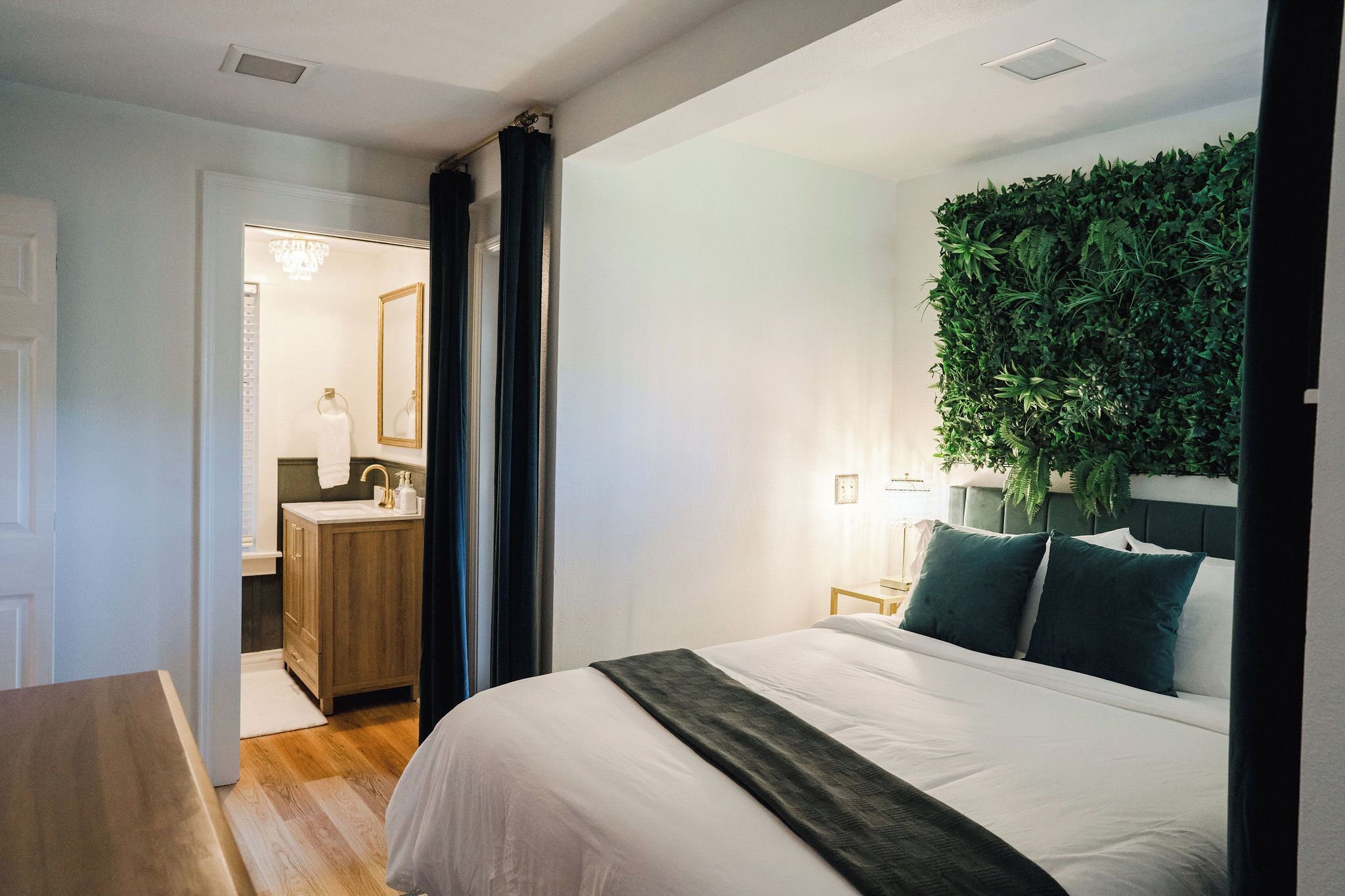 3 chambres, fer et planche à repasser, Wi-Fi, draps fournis