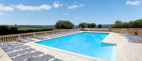 Een verwarmd zwembad