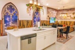 Fridge, microwave, oven, stovetop - Magical Wizard's Castle: 4 Bedrooms in Gated Resort only 2 miles from Disney! (Kissimmee)