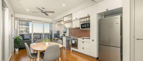 Micro-ondes, four, plaque de cuisson, lave-vaisselle