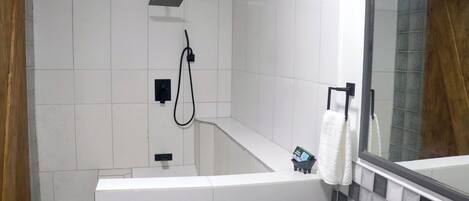 Handtücher, Seife, Toilettenpapier