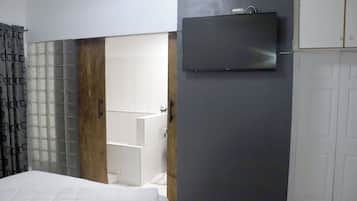 1 bedroom, iron/ironing board, WiFi