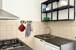 Réfrigérateur, four, lave-vaisselle