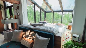 Escritorio, wifi gratis, ropa de cama