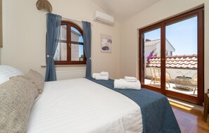 4 habitaciones, cuna de viaje, wifi gratis y ropa de cama