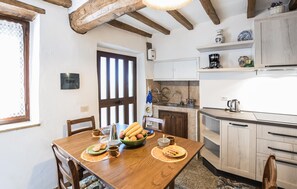 Fridge, coffee/tea maker