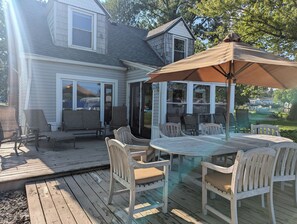 Outdoor dining - Wow the View!! Prime Location on Big Barbee Waterfront (Pierceton)