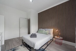 3 bedrooms, iron/ironing board, WiFi, bed sheets