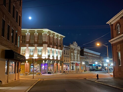 The Drinking Gourd:   
Stunning Penthouse in Historic Downtown Cambridge