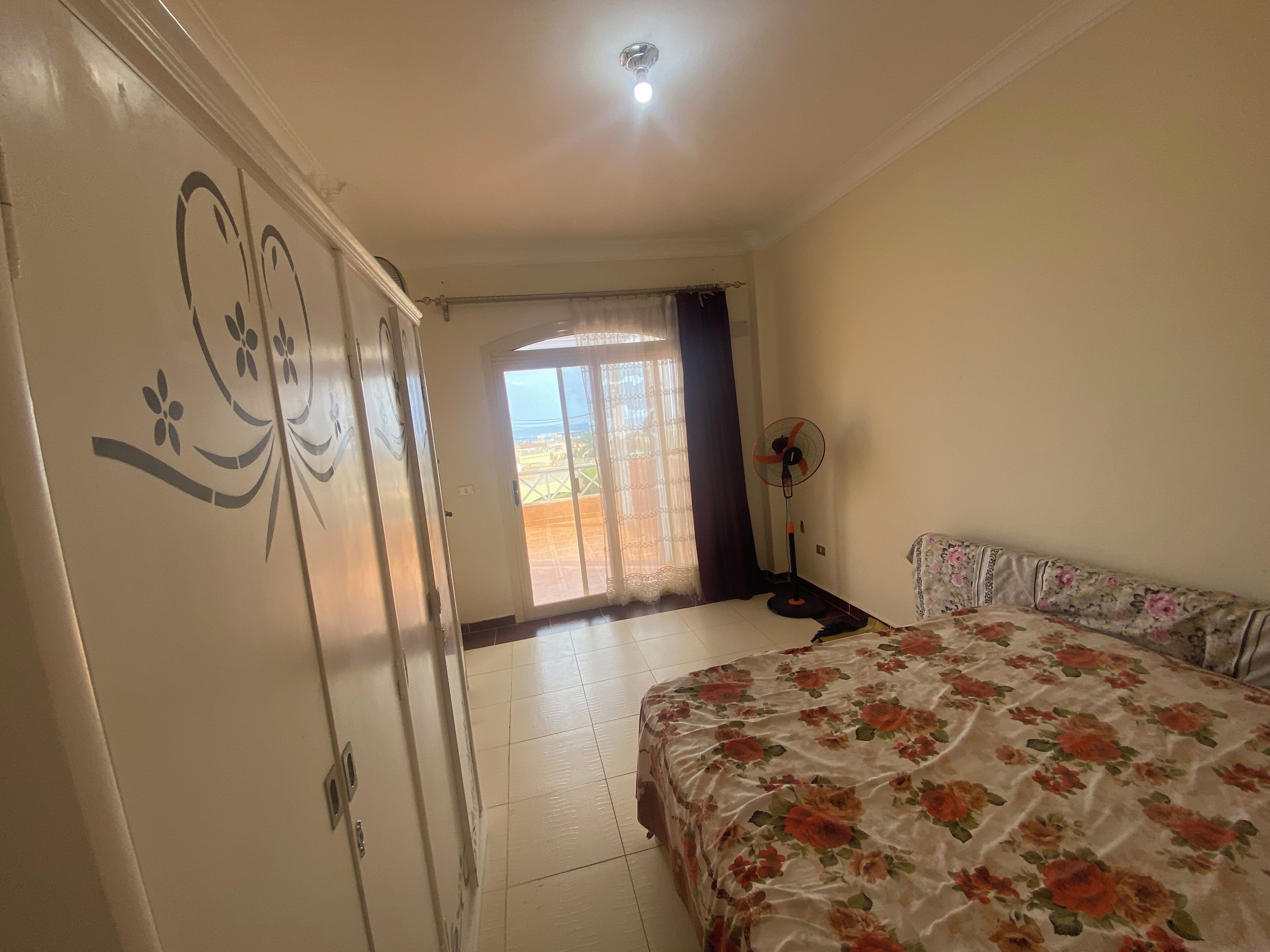 4 bedrooms, bed sheets