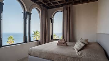 9 bedrooms, free WiFi, bed sheets
