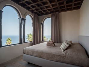 9 bedrooms, free WiFi, bed sheets