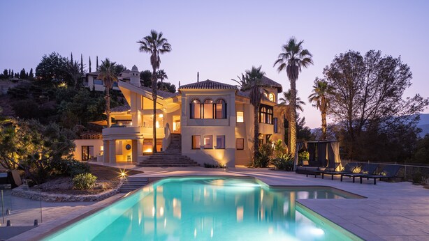 A multi-story house with a swimming pool, stairs, and palm trees. - Villa 'Rocca' with Sea View, Wi-Fi and Air Conditioning (La Herradura)