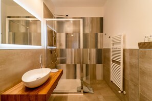 Apartment, Lake View | Bathroom | Shower, free toiletries, hair dryer, bidet - Ka'Doro Deluxe (Nesso)