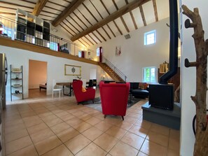 Smart-TV, peis, fotballspill og bøker