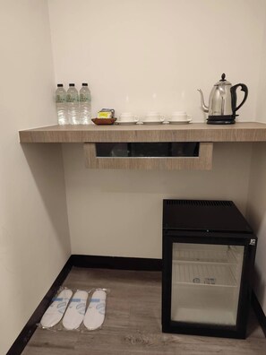 Triple Room, Multiple Beds, Non Smoking | Desk, laptop workspace, free WiFi