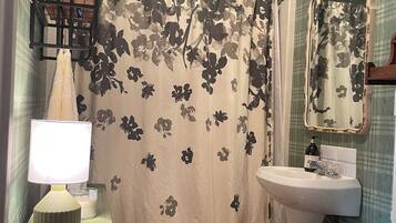 Assecador de cabells, tovalloles, sabó i xampú