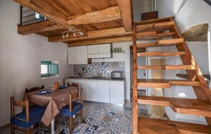 Frigorifero, piano cottura, pentole/stoviglie/utensili