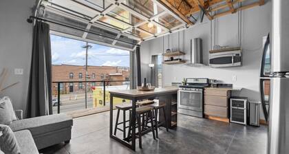 Garage! Modern Dog-friendly Loft in Downtown Butte