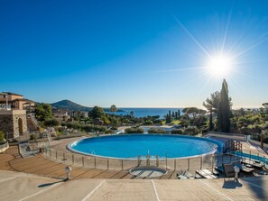Pool - Village Cap Estérel - L'Esquinade by Interhome (Agay Village Cap Esterel)