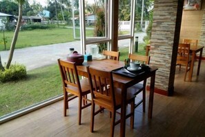 Interior - T.W. Sea View Hotel (Tha Sala)