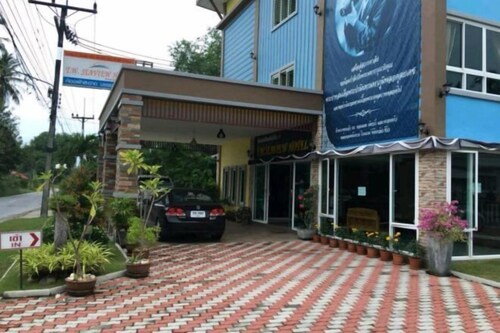 T.W. Sea View Hotel