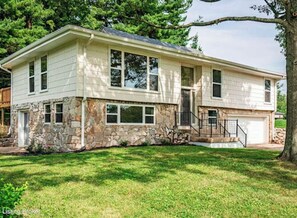 Exterior - Shelbyville, KY - Bourbon Trail, Horse Country and more. A modern, spacious gem. (Shelbyville)