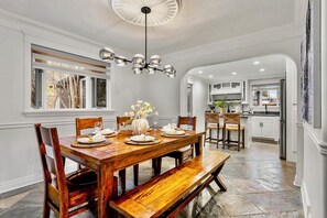 Dining - Bowmont Park Luxury Retreat w/AC (Calgary)