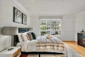 6 bedrooms, free WiFi, bed sheets - Bowmont Park Luxury Retreat w/AC (Calgary)