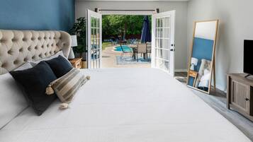 4 bedrooms, desk, iron/ironing board, travel crib