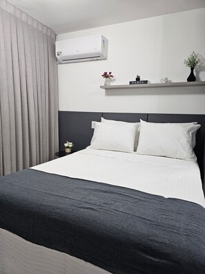 1 slaapkamer, een strijkplank/strijkijzer, wifi, beddengoed