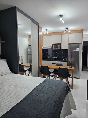 1 chambre, fer et planche à repasser, Wi-Fi, draps fournis